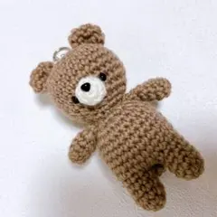 【ハンドメイド】あみぐるみ　くま　キーホルダーのサムネイル