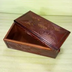木製彫刻アクセサリーケース　レトロな木製小物入れ　※落書き（彫り）がございます