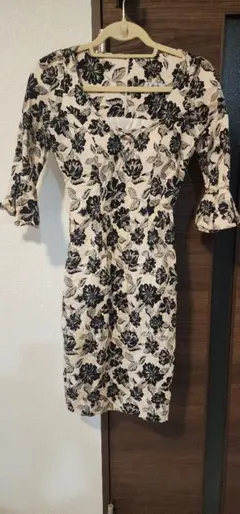 花柄キャバドレス タイトワンピ ベージュ セクシー