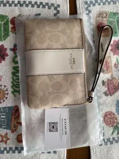 COACH ベージュ レザー ポーチ