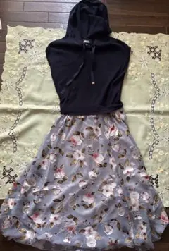 ジルスチュアート　フラワープリントフード付きノースリーブワンピース