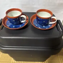 青と赤の花柄カップとソーサーセット