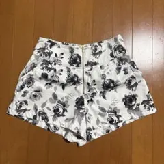 キュロットスカート　花柄　白　ショートパンツ　薔薇　グレー　Mサイズ