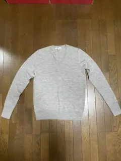 UNIQLO グレー Vネックセーター Mサイズ