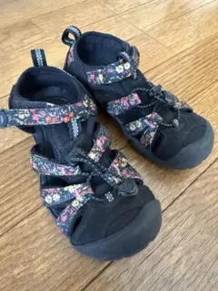 【KEEN】花柄サンダル