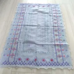 刺繍入りテーブルクロス 淡いパープル　ハンドメイド　作品