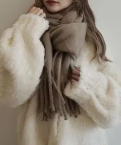 流行♪ベージュ　フリンジマフラー