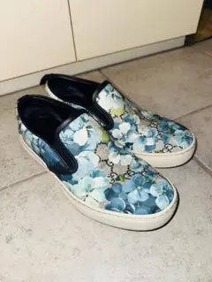グッチ GUCCI スリッポン 花柄 ロゴ レザー 大人気 希少 - メルカリ