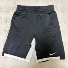 Nike ハーフパンツ 黒/白