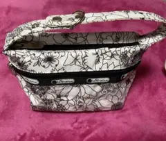 ポーチ　レスポートサック　ホワイト×ブラック