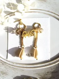 ハンドメイド ゴールド小花 雫型パール ゆらゆら ピアス イヤリングR-988