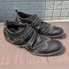 黒レザー ストラップシューズ