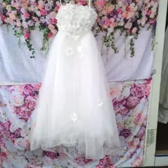 エレガントなフラワーモチーフウェディングドレス