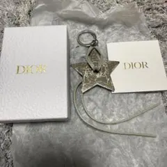 Dior 星型キーホルダー