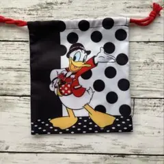 未使用　ディズニーリゾート　ベリーベリーミニー　ドナルド　巾着