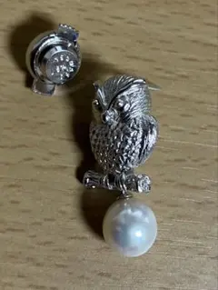 フクロウと真珠のシルバーピンブローチ