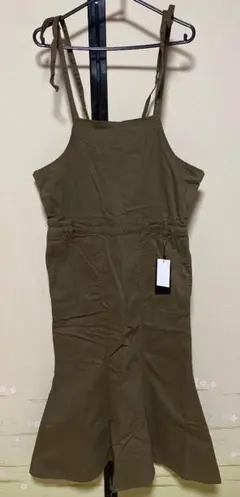 【未使用】カーキ フレアサロペット スカート