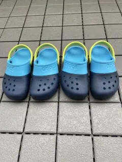 Crocs キッズ用サンダル スカイブルーとネイビー19〜20センチ　2足売り