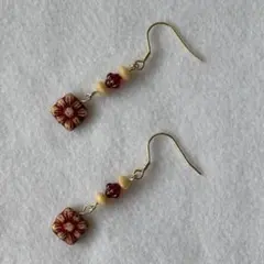 チェコビーズの花模様ピアス[3]