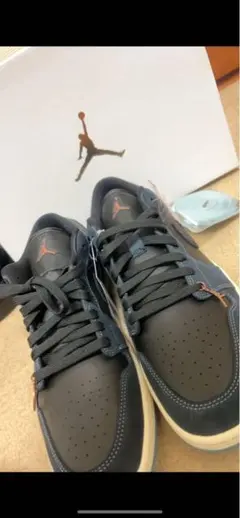 ナイキウィメンズ エアジョーダン1SEロー ブラックダーク オブジディアンセイル