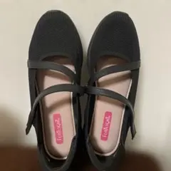 軽い！　ブラック フラットシューズ ストラップ付き
