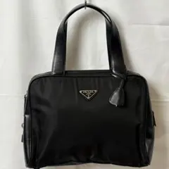 PRADAナイロンハンドバッグ　ブラック三角ロゴ クロシェット南京錠ミニボストン