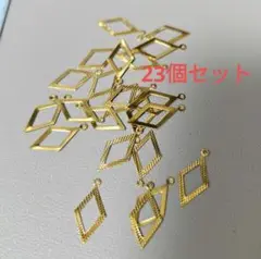 ダイヤ型ゴールドチャーム　菱形　アクセサリー　金