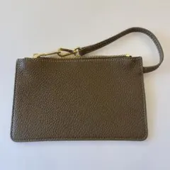 皮素材のポーチ