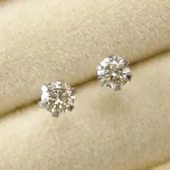 Pt900 プラチナ 天然ダイヤモンドピアス0.1カラット（0.05X2)1ペア