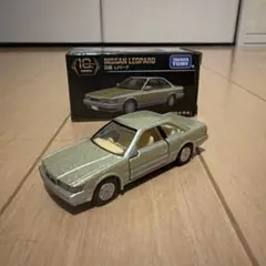 【トミカプレミアム】No.04 日産 レパード 箱付き 即日発送！のサムネイル