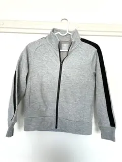 男の子　UNIQLO グレー ジップアップパーカー 140cm