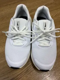 Nike ホワイト スニーカー　ランニングシューズ