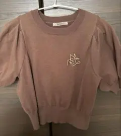 ブローチ付き　パフショルダー　ニットTシャツのサムネイル
