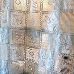 ホワイトワーク　カットワーク刺繍　フィレレースパッチワーク　レースカーテンのサムネイル