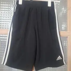 130adidas 黒 ハーフパンツ サイドストライプ