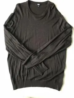 ☆ユニクロ　ダークブラウン クルーネックセーター 100%ウール☆