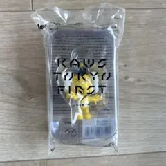 KAWS TOKYO FIRST キーホルダー YELLOW