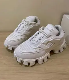 PRADA クラウドバスト サンダー ホワイト