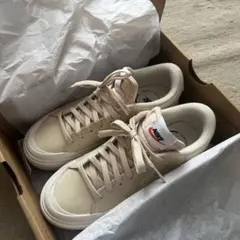 NIKE スニーカー　NIKE WMNS COURT LEGACY