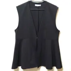 しまむら RIVIEETA ペプラムベスト ①