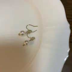 ハンドメイド　プラスチックパールのフックタイプピアス
