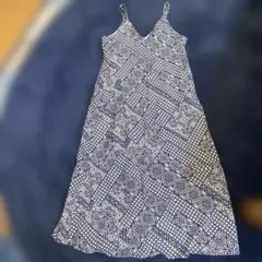 キャミワンピース ネイビーとホワイトのパターン