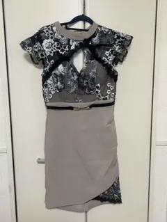 フラワー刺繍タイトドレス