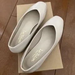 ルタロン　Vカットフラットシューズ