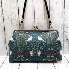 猫とイチゴ柄　がま口バッグ　合皮ショルダー紐付き　ハンドメイド　ダマスク