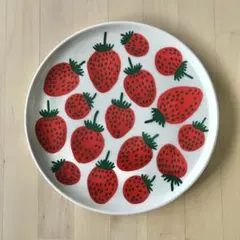 ♡マリメッコ　マンシッカ ヴォレット プレート　2枚　限定　いちご　北欧　皿 暮らしを明るく彩ってくれるマリメッコのイチゴ柄食器｜NEWS<ニューズ