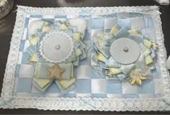 痛ロゼット　缶バッジ　シンプル　水色　白　57mm