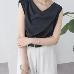 【mystic】オフショルフレンチTシャツ （black Fサイズ）美品のサムネイル