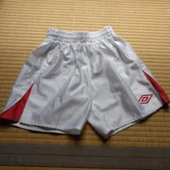 Umbro ホワイト/レッド ハーフパンツ