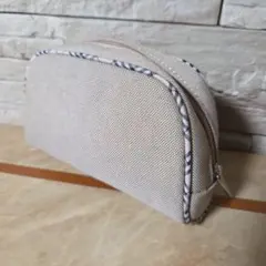 未使用♡Burberry ベージュ ラウンドファスナー ポーチ